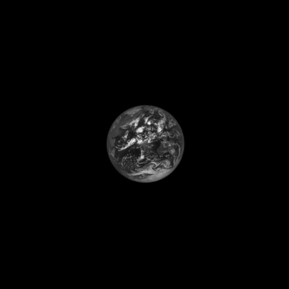Зонд NASA сделал новые снимки Земли и Луны