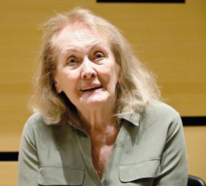 Нобелівська лауреатка з літератури француженка Анні Ерно написала понад 20 романів. Письменниця розлучена. Має двох синів. Живе у містечку Сержі-Понтуаз неподалік Парижа