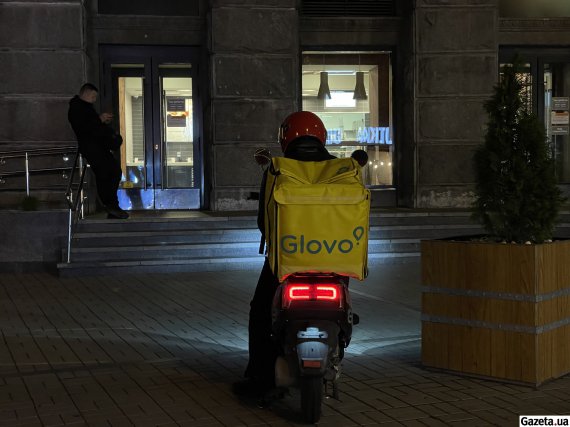 Після повномасштабного вторгнення Росії мережа ресторанів McDonald's зачинила заклади в Україні. Співробітникам продовжували виплачувати заробітну плату, однак через небезпеку майже сім місяців McDonald's не працював