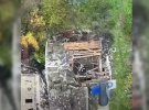 Тщательно замаскированный вражеский комплекс обнаружили в одном из разрушенных домов.