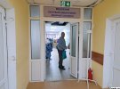 Утром в приемном отделении Изюмской больницы довольно людно