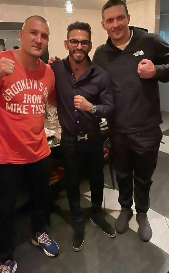 Александр Усик сделал совместное фото с российским боксером Сергеем Ковалевым и венесуэльцем Хорхе Линаресом