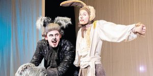 Акторка столичного Молодого театру Дар’я Грачова в музичному спектаклі ”Цап-ка-цап” за мотивами народної казки ”Коза-дереза” виконує роль Зайчика, хату якого відібрав Цап. Допомогти вигнати окупанта герой просить Вовка, якого втілив Орест Пасічник. Виставу про боротьбу за рідний дім покажуть у Києві 13 листопада