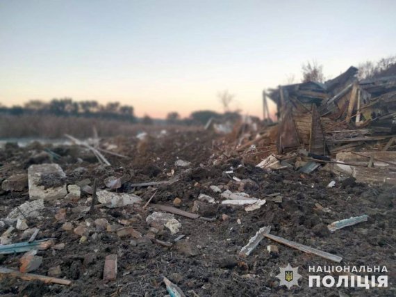 Російські терористи обстріляли на Запоріжжі приватні будинки, птахоферму.