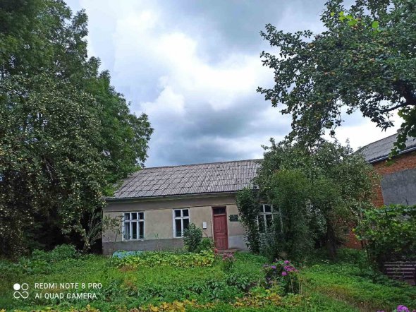 Во Львовской области в городе Перемышляны продали одноэтажный дом с гаражом за 10 млн грн