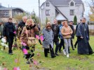 У Бучі президентка відвідала масові поховання українців на території церкви Святого Андрія