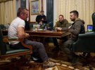 Американский актер, кинорежиссер, сценарист и продюсер Шон Пенн снова приехал в Украину. Это сделал в третий раз за время полномасштабной российской агрессии.