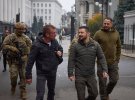 Американский актер, кинорежиссер, сценарист и продюсер Шон Пенн снова приехал в Украину. Это сделал в третий раз за время полномасштабной российской агрессии.