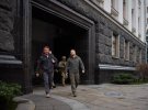 Американський актор, кінорежисер, сценарист і продюсер Шон Пенн знову приїхав в Україну. Це зробив втретє за час повномасштабної російської агресії.