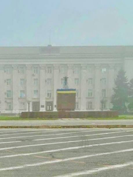 11 ноября в центре временно захваченного Херсона появился флаг Украины