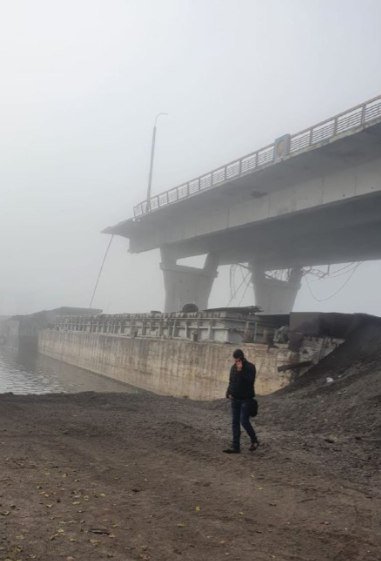 В сети распространяют фото разрушенного Антоновского моста