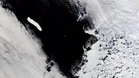 Фото уламка найбільшого айсберга довжиною 135 км