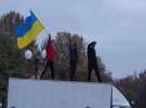 Жителі Херсона святкують звільнення міста з-під російської окупації і дякують Збройним силам Україна