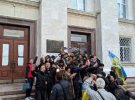 Жителі Херсона святкують звільнення міста з-під російської окупації і дякують Збройним силам Україна