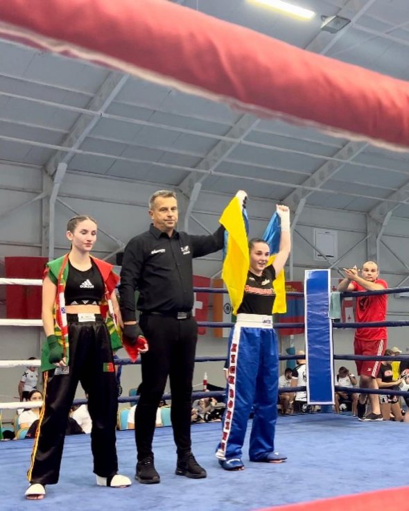 Софія Подвальна присвятила "золото" чемпіонату світу з кікбоксингу загиблому на війні брату