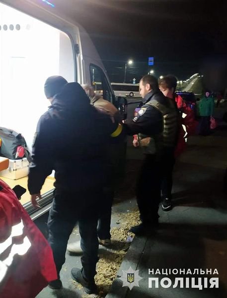 Жителі Шевченківського району Запоріжжя опинилися в зоні ураження ракетою "Іскандер-К", спорядженою касетним зарядом. Вибухонебезпечні елементи розсипалися серед житлового масиву. Через те, що касети можуть здетонувати у будь-який момент, проведено тимчасову евакуацію населення