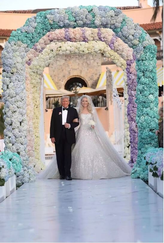 Молодша дочка Трампа Тіффані вийшла заміж за 25-річного мільярдера Майкла Булоса