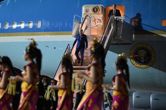 Президент США Джо Байден приїхав в Індонезію на саміт G20