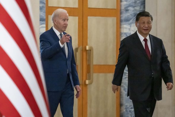 Президент США Джо Байден прибывает с главой Китая Си Цзиньпином на встречу на полях саммита G20 14 ноября,  Бали, Индонезия.