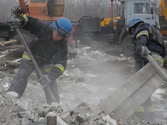У Вільнянську рятувальники знайшли під завалами шість загиблих