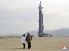 Поява доньки лідера КНДР під час ракетних випробувань може свідчити про спадкоємність у четвертому поколінні