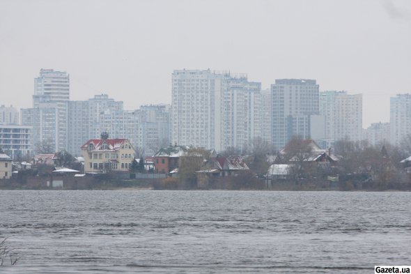 В этой местности впервые в Киеве масштабно был использован метод гидронамыва, чтобы укрепить болотную местность
