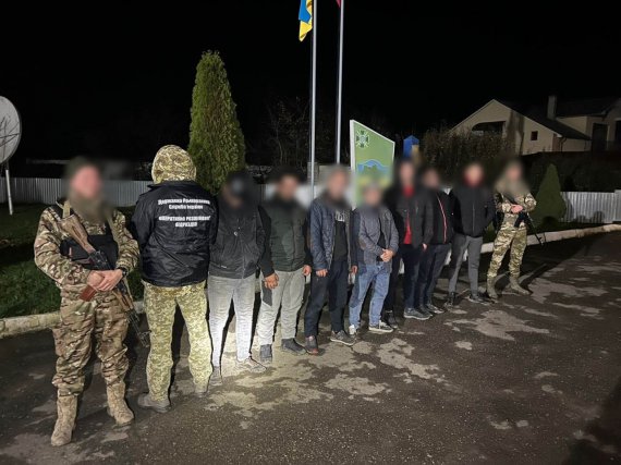 За прошедшие сутки пограничники Мукачевского отряда задержали семерых мужчин, которые планировали незаконно пересечь государственную границу Украины