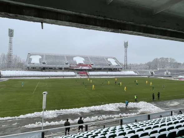 У матчі першої ліги проти "Прикарпаття" за "Карпати" кілька хв. одночасно грали 12 футболістів