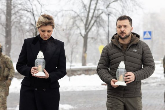 Президент Володимир Зеленський з дружиною Оленою вшанували пам’ять загиблих, які відстоювали гідність та свободу України