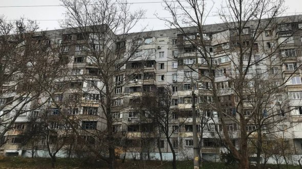 Обстріляні військовими РФ житлові будинки у Херсоні