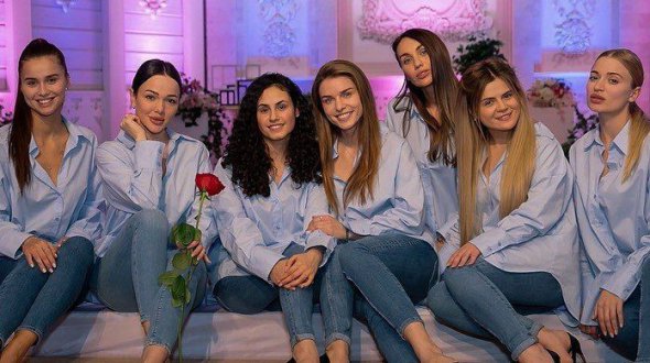 Участницы "Холостяка-12" вышли к главному герою романтического шоу Алексу Топольскому без косметики