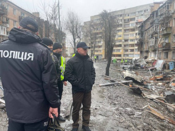 После вчерашнего обстрела Киевщины 35 человек пострадали. Самый младшей из раненых пять лет. Погибли пять человек