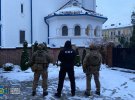 Служба безопасности Украины нашла в помещении Российской православной церкви на Буковине методички из Москвы, российское гражданство и удостоверения оккупантов.