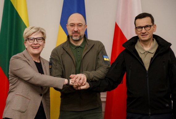 Премьер-министры Украины, Польши и Литвы подписали совместное заявление о поддержке Украины и ее вступлении в НАТО и ЕС