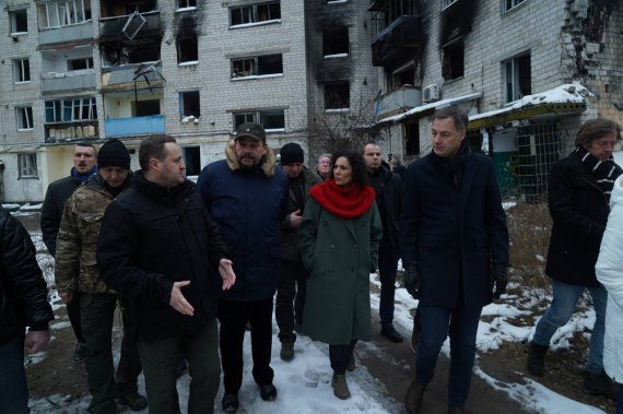 Премьер-министр Королевства Бельгия Александер де Кроо в воскресенье, 27 ноября, посетил Бучу и Бородянку в Киевской области