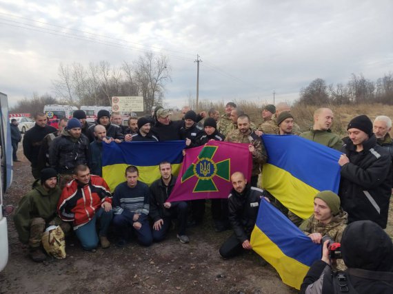 Під час чергового обміну полоненими додому повернули 50 українських захисників