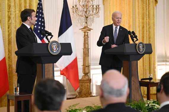 Президенти Сполучених Штатів Америки і Франції Джозеф Байден та Емманюель Макрон зустрілися у Вашингтоні 1 грудня.