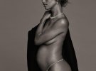 Перед камерой фотографа Джерома Дюрана модель Жасмин Тукс позировала только в нижнем белье и пиджаке, который одела на голое тело.