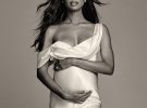 Неделю назад 31-летняя экс"ангел" бельевого бренда Victoria's Secret Жасмин Тукс объявила о своей первой беременности