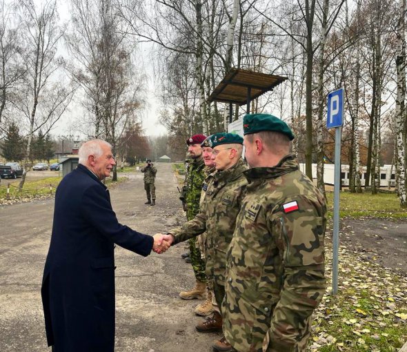 Голова дипломатії Європейського Союзу Жозеп Боррель подякував Польщі за проведення тренінгу для Збройних сил України.