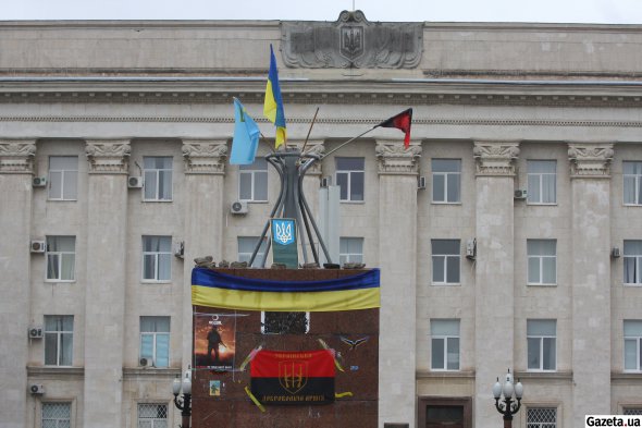 Впоследствии митинги начали разгонять российские силовики, стреляли в людей и бросали светошумовые гранаты