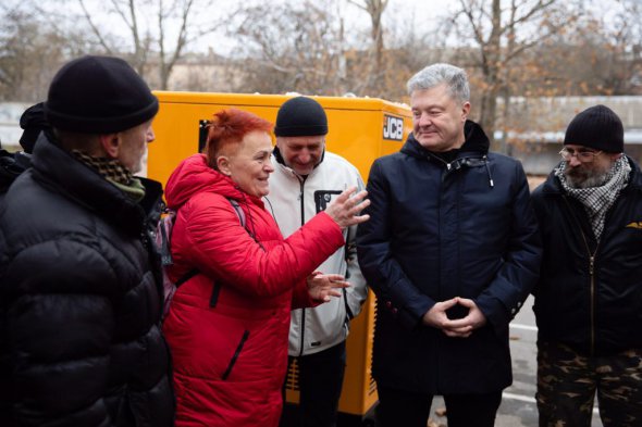 Херсонські волонтери, яким Порошенко привіз пекарню і потужний генератор, розказали про свою велику мрію