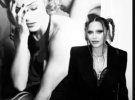 Мадонна в корсете, колготах в сеточку и с кнутом в руках пришла на выставку, посвященную ее фотокниге "Секс"
