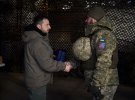 Президент Володимир Зеленський на Донбасі вручив нагороди українським військовим