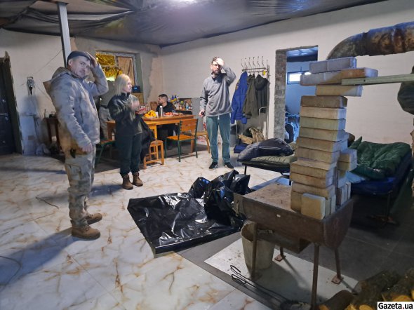 У будинку, де проживають медики ПДМШ, кімнати обігрівають за допомогою буржуйок