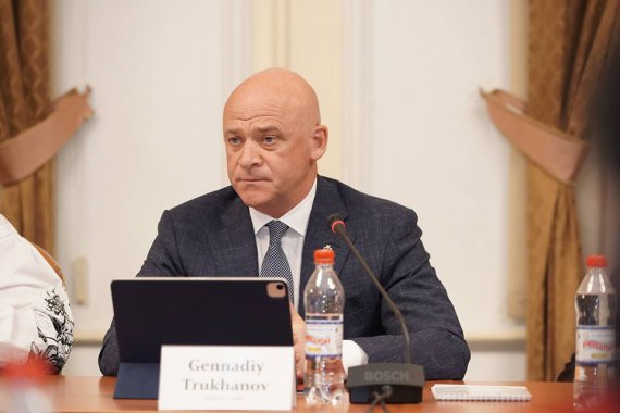 Национальное антикоррупционное бюро сообщило о подозрении трем заместителям мэра Одессы Геннадия Труханова.