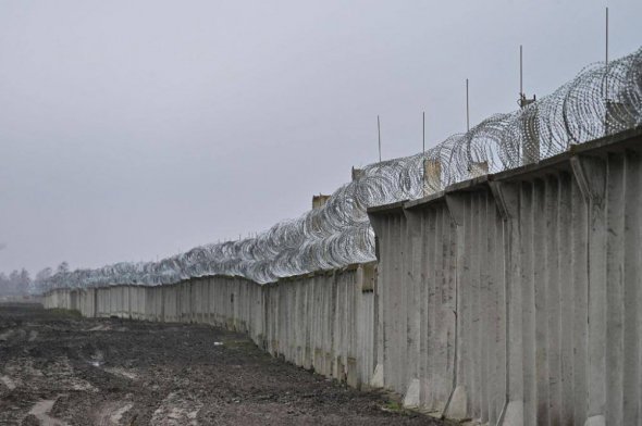Україна почала будівництво стіни на кордоні з Білоруссю.
