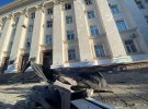 Российские оккупанты обстреляли здание Херсонской ОВА, повреждены два этажа