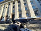 Россияне 14 декабря обстреляли здание Херсонской ОГА