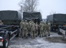 Петро Порошенко на східному фронті передав бійцям 15-ї окремої бригади артрозвідки три DAFи та два причепи